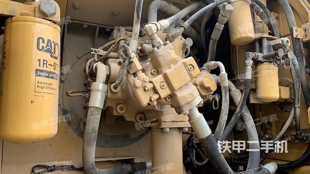 液压泵舱室正面整体(整机外观) 液压泵舱室正面整体(整机外观)