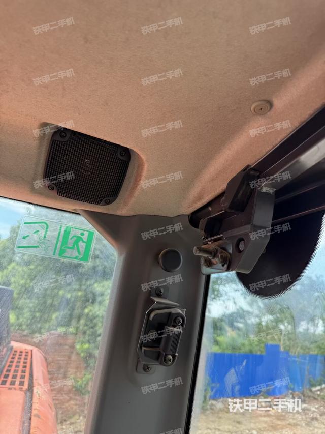 驾驶室整体(整机外观) 驾驶室整体(整机外观)