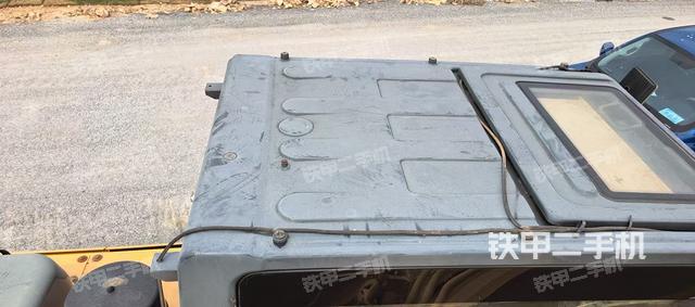 驾驶室顶部（整机外观）