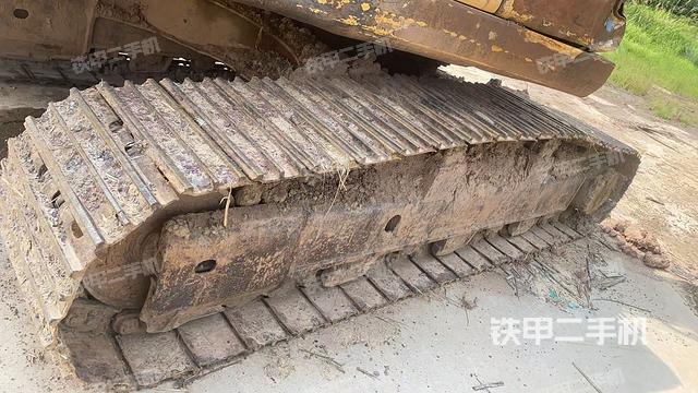 单侧履带整体(整机外观) 单侧履带整体(整机外观)