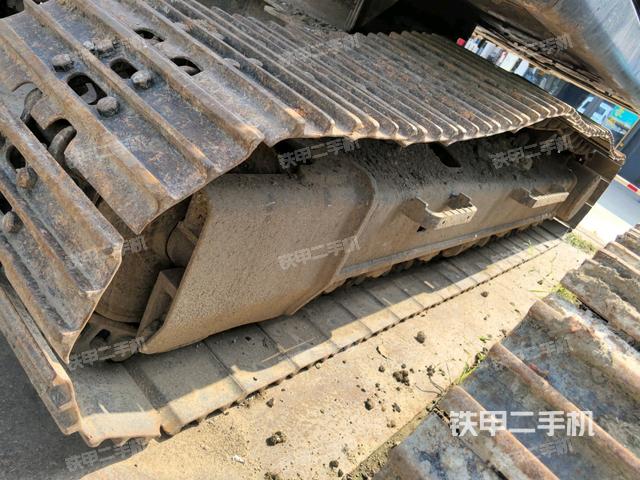 單側(cè)履帶整體(整機外觀) 單側(cè)履帶整體(整機外觀)