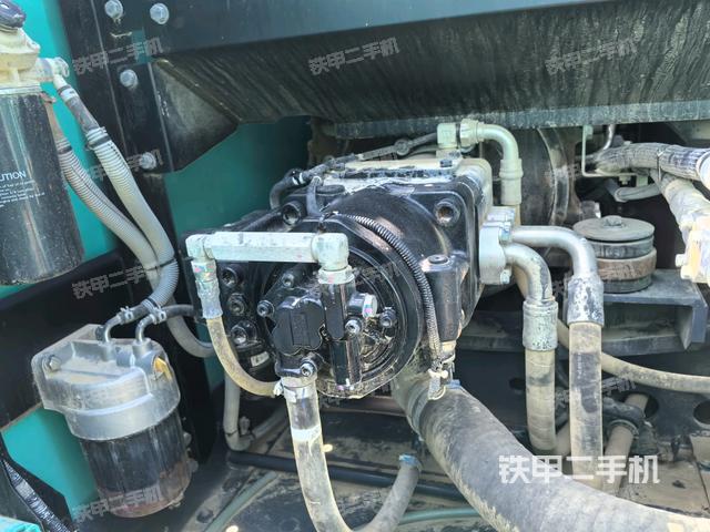 液壓泵艙室正面整體(整機(jī)外觀) 液壓泵艙室正面整體(整機(jī)外觀)