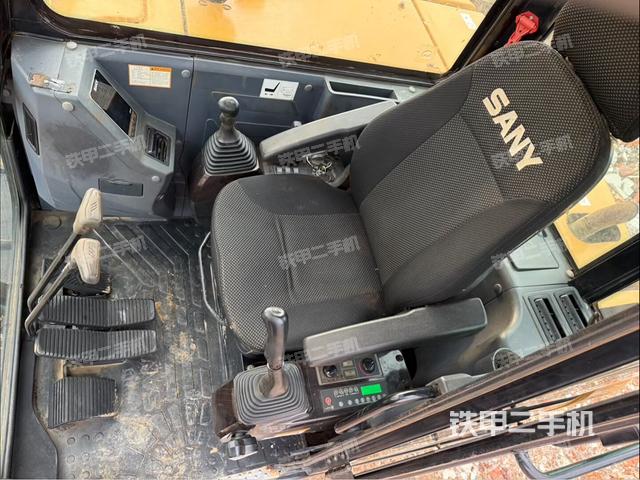 驾驶室整体（整机外观）