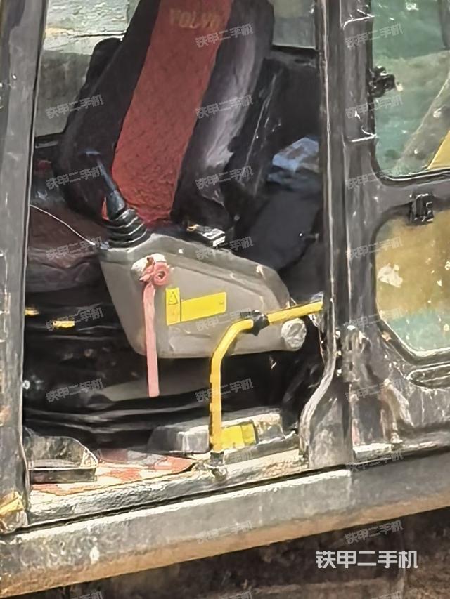 驾驶室整体(整机外观) 驾驶室整体(整机外观)