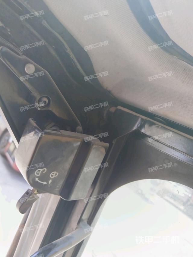 左后方玻璃角標(駕駛室部分) 左后方玻璃角標(駕駛室部分)