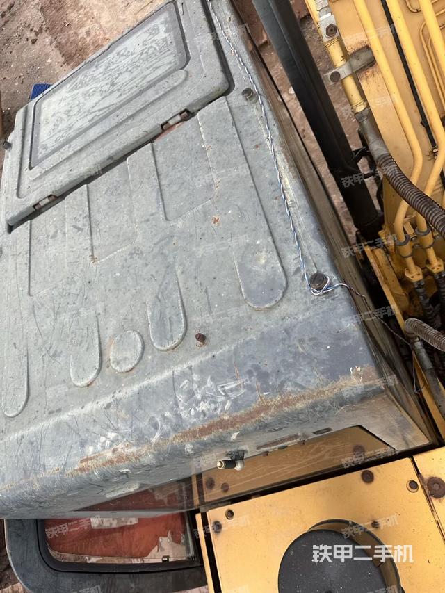 驾驶室顶部（整机外观）