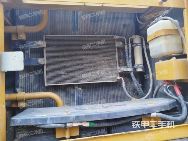 散熱器正面(大件艙室) 散熱器正面(大件艙室)