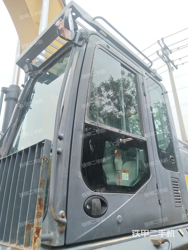 驾驶室整体（整机外观）