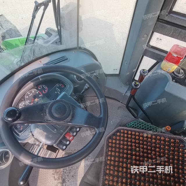 駕駛室工作臺(tái)(整機(jī)外觀及大件) 駕駛室工作臺(tái)(整機(jī)外觀及大件)