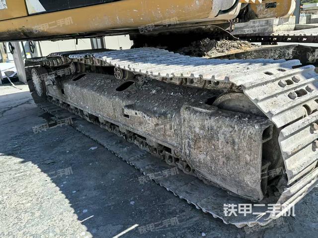 單側(cè)履帶整體(整機外觀) 單側(cè)履帶整體(整機外觀)
