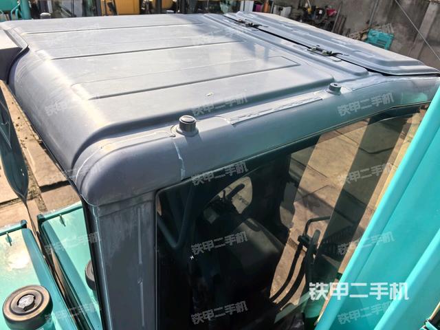 駕駛室頂部(整機(jī)外觀) 駕駛室頂部(整機(jī)外觀)