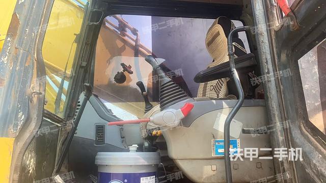 驾驶室整体(整机外观) 驾驶室整体(整机外观)