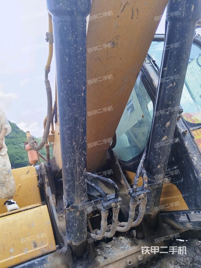 大臂油缸整體?豎拍(工作和回轉裝置) 大臂油缸整體?豎拍(工作和回轉裝置)