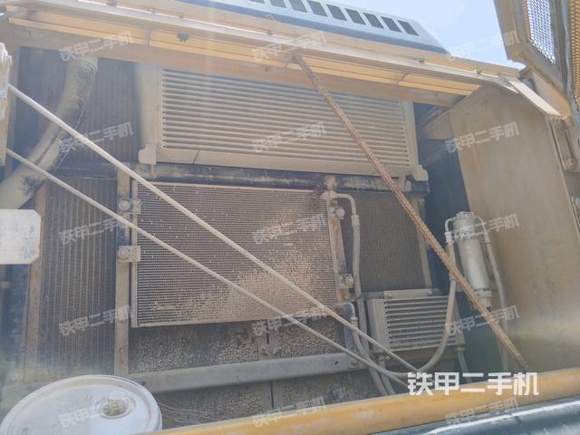 散熱器正面(大件艙室) 散熱器正面(大件艙室)