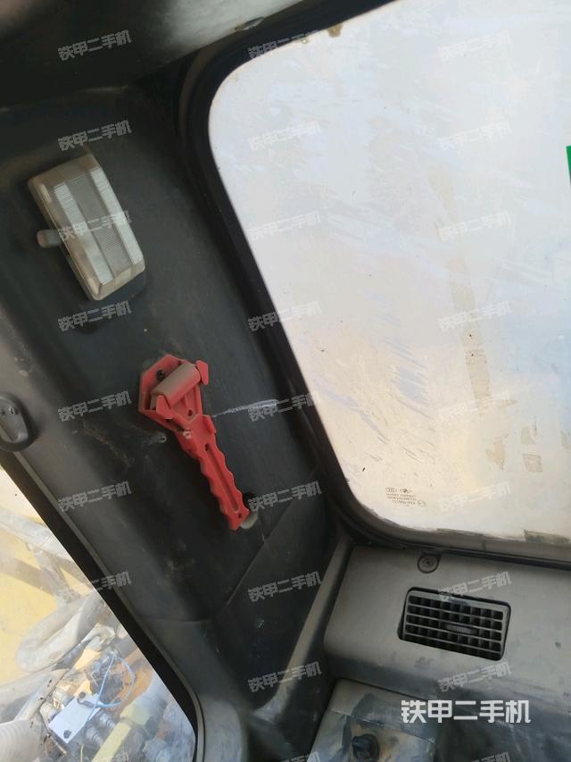 后窗玻璃角標(駕駛室部分) 后窗玻璃角標(駕駛室部分)