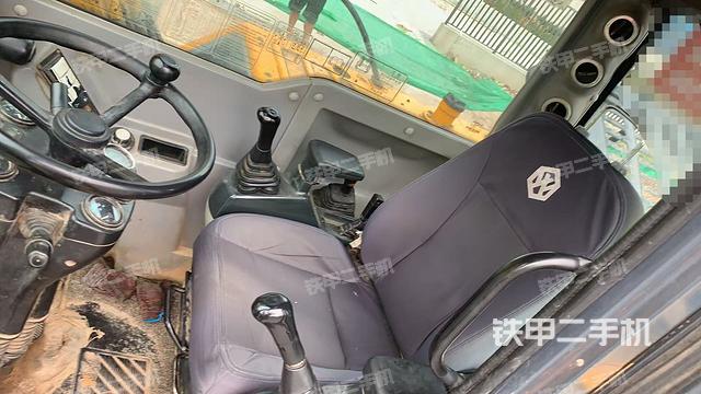 驾驶室整体(整机外观) 驾驶室整体(整机外观)