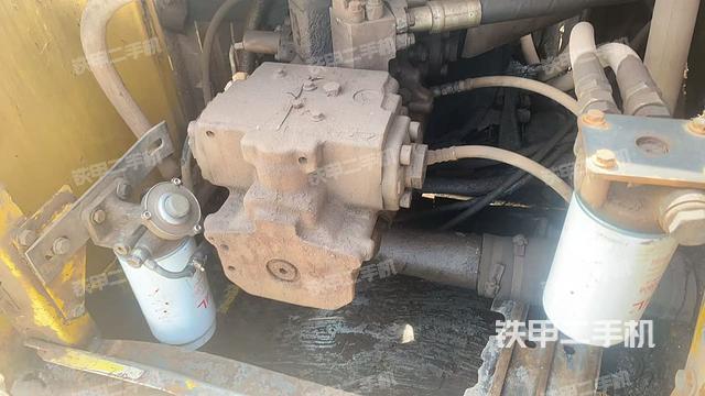 液压泵舱室正面整体(整机外观) 液压泵舱室正面整体(整机外观)
