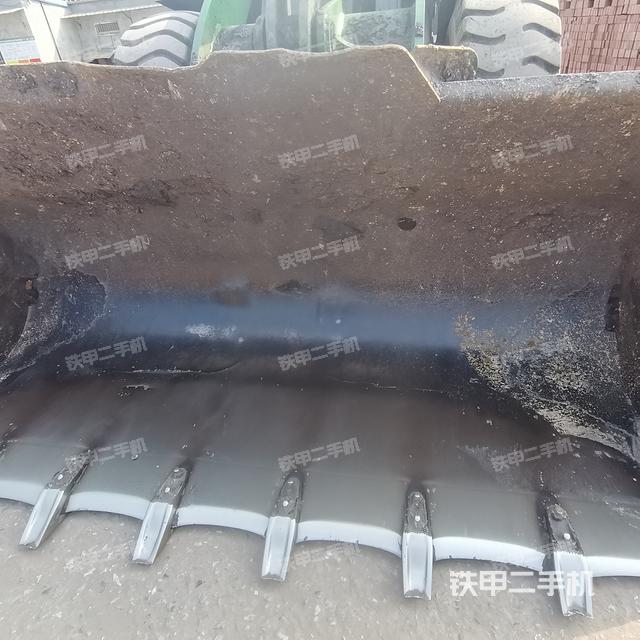 駕駛室操作臺(tái)(整機(jī)外觀及大件) 駕駛室操作臺(tái)(整機(jī)外觀及大件)
