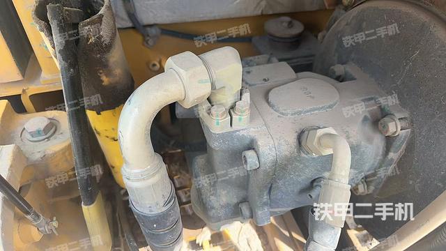 液壓泵艙室正面整體(整機(jī)外觀) 液壓泵艙室正面整體(整機(jī)外觀)