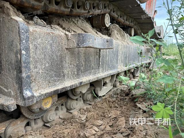 单侧履带整体(整机外观) 单侧履带整体(整机外观)