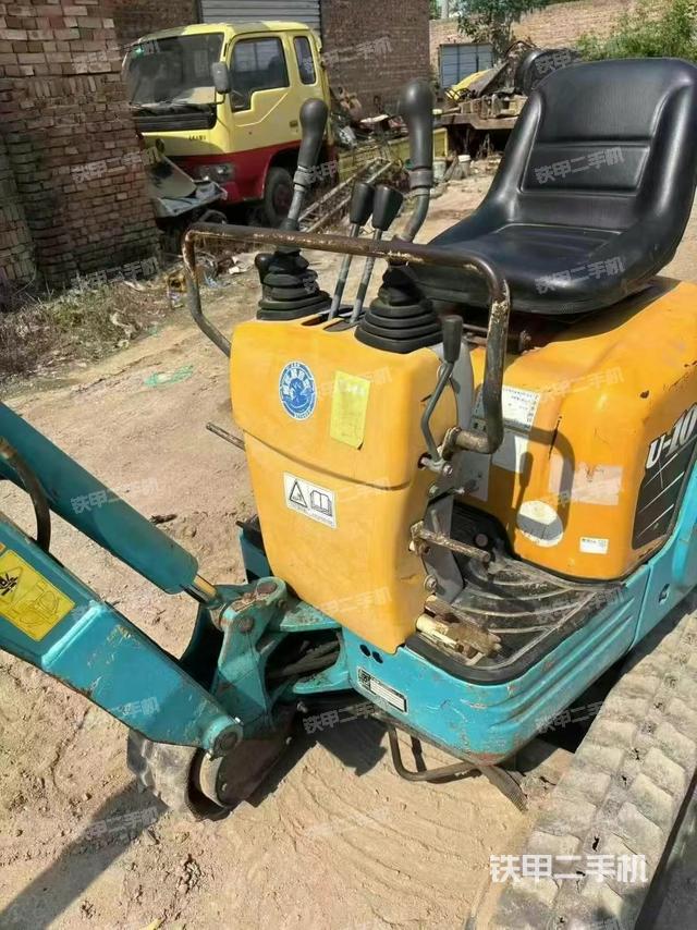 驾驶室顶部（整机外观）