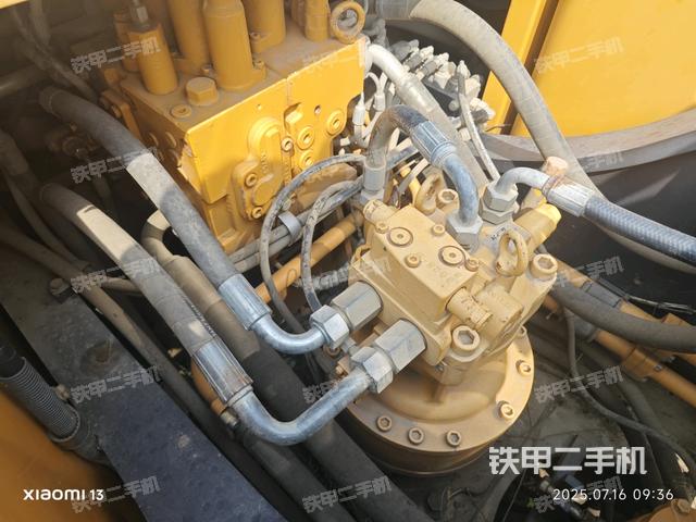 回轉(zhuǎn)馬達(dá)和主控閥(整機(jī)外觀) 回轉(zhuǎn)馬達(dá)和主控閥(整機(jī)外觀)