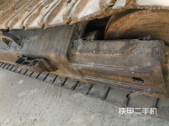 單側(cè)履帶整體(整機(jī)外觀) 單側(cè)履帶整體(整機(jī)外觀)