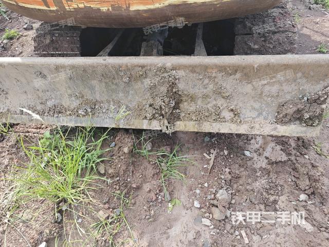 轉(zhuǎn)盤(pán)和下車(chē)架正前(工作和回轉(zhuǎn)裝置) 轉(zhuǎn)盤(pán)和下車(chē)架正前(工作和回轉(zhuǎn)裝置)