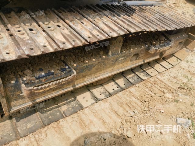 单侧履带整体(整机外观) 单侧履带整体(整机外观)