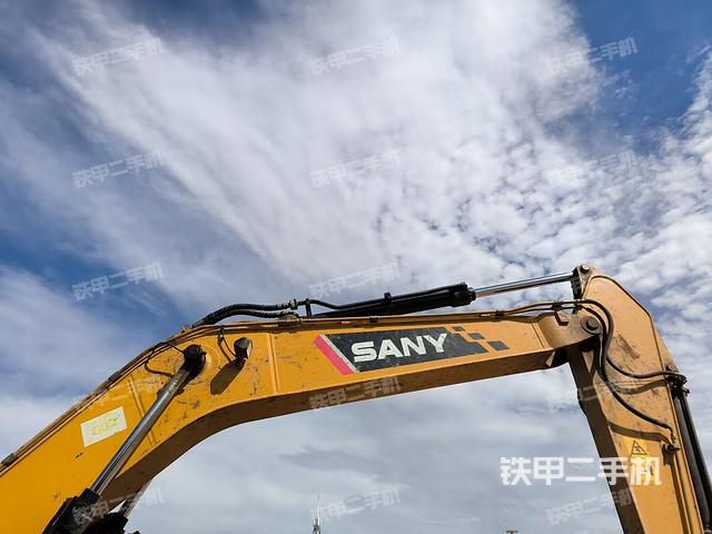 大臂整体 右侧(工作和回转装置) 大臂整体 右侧(工作和回转装置)