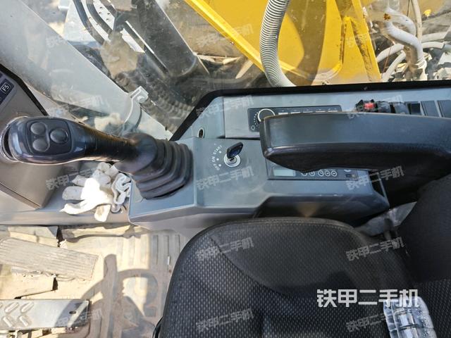 座椅右侧控制台/钥匙门/油门/含右手柄(驾驶室部分) 座椅右侧控制台/钥匙门/油门/含右手柄(驾驶室部分)