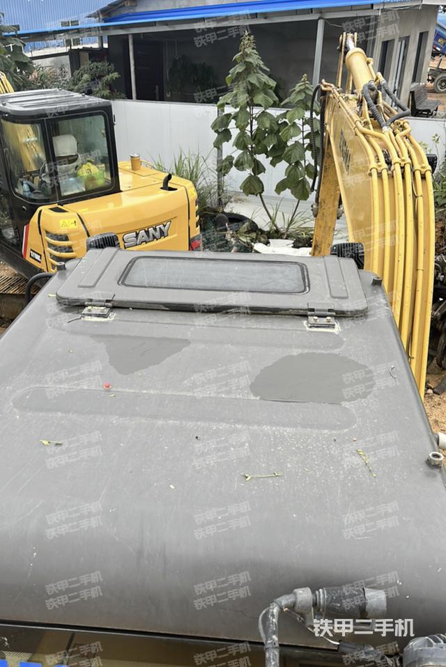 驾驶室顶部（整机外观）