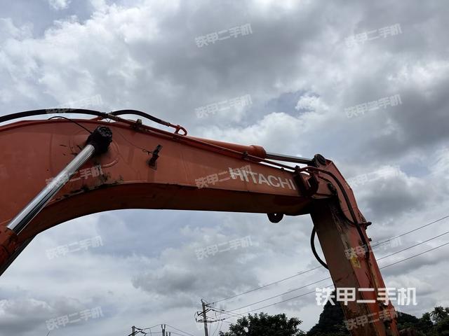 大臂整体 右侧(工作和回转装置) 大臂整体 右侧(工作和回转装置)