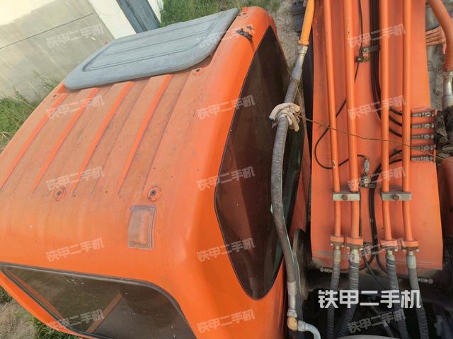 駕駛室頂部(整機外觀) 駕駛室頂部(整機外觀)