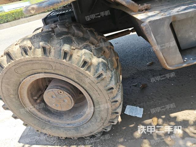 左导向轮(行走机构) 左导向轮(行走机构)