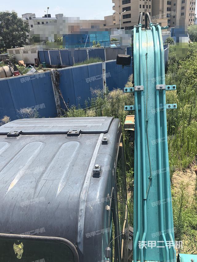 駕駛室頂部(整機(jī)外觀(guān)) 駕駛室頂部(整機(jī)外觀(guān))