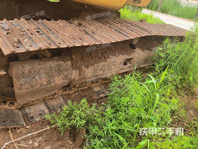 單側(cè)履帶整體(整機(jī)外觀) 單側(cè)履帶整體(整機(jī)外觀)