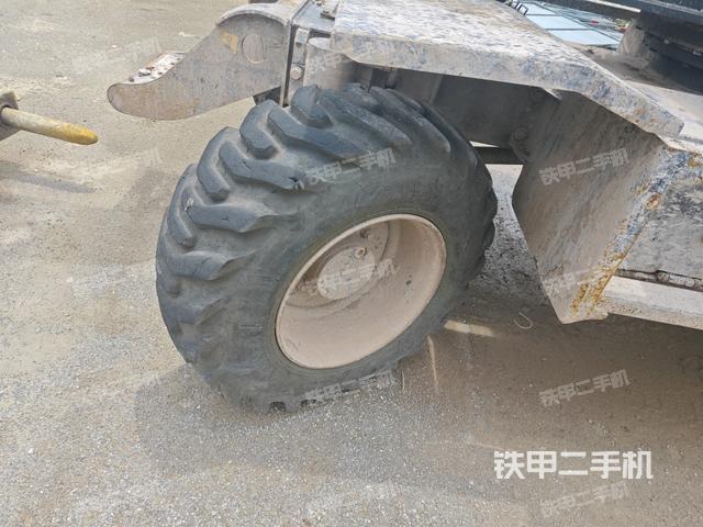右導向輪(行走機構) 右導向輪(行走機構)