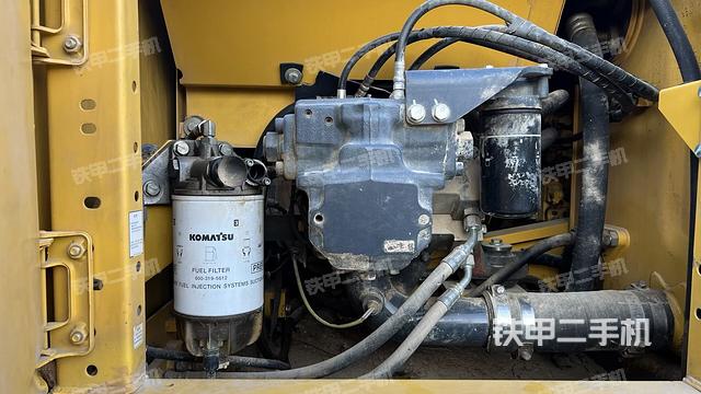 液壓泵艙室正面整體(整機(jī)外觀) 液壓泵艙室正面整體(整機(jī)外觀)