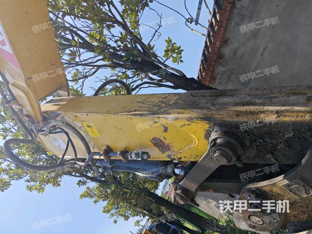 小臂整体左后(工作和回转装置) 小臂整体左后(工作和回转装置)