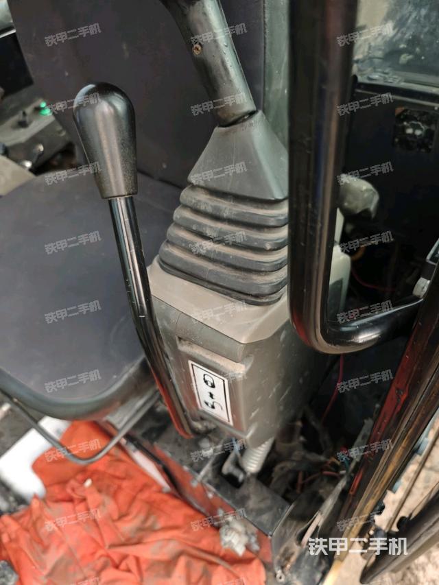 顶棚整体(驾驶室部分) 顶棚整体(驾驶室部分)