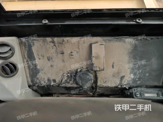 座椅左侧控制台/音响/含左手柄(驾驶室部分) 座椅左侧控制台/音响/含左手柄(驾驶室部分)