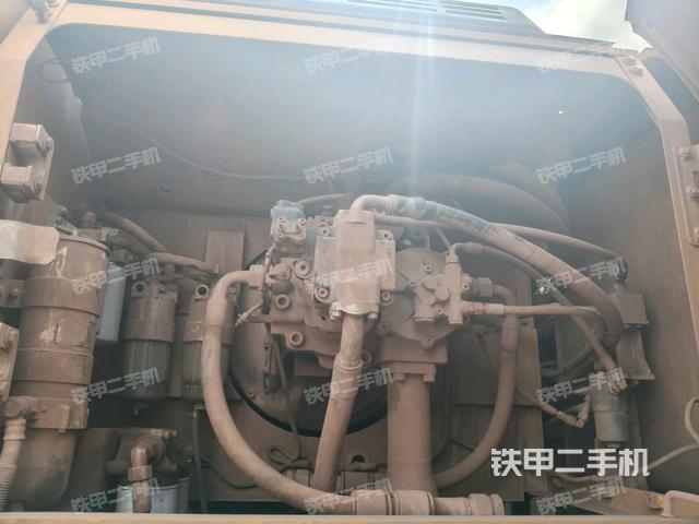 液壓泵艙室正面整體(整機(jī)外觀) 液壓泵艙室正面整體(整機(jī)外觀)