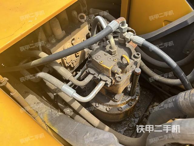 回轉(zhuǎn)馬達(dá)和主控閥(整機(jī)外觀) 回轉(zhuǎn)馬達(dá)和主控閥(整機(jī)外觀)