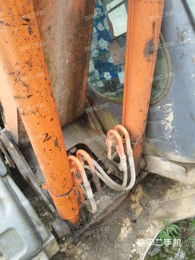 大臂油缸整体 竖拍(工作和回转装置) 大臂油缸整体 竖拍(工作和回转装置)