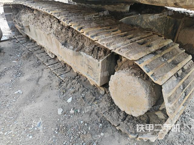 右侧履带整体(行走机构) 右侧履带整体(行走机构)