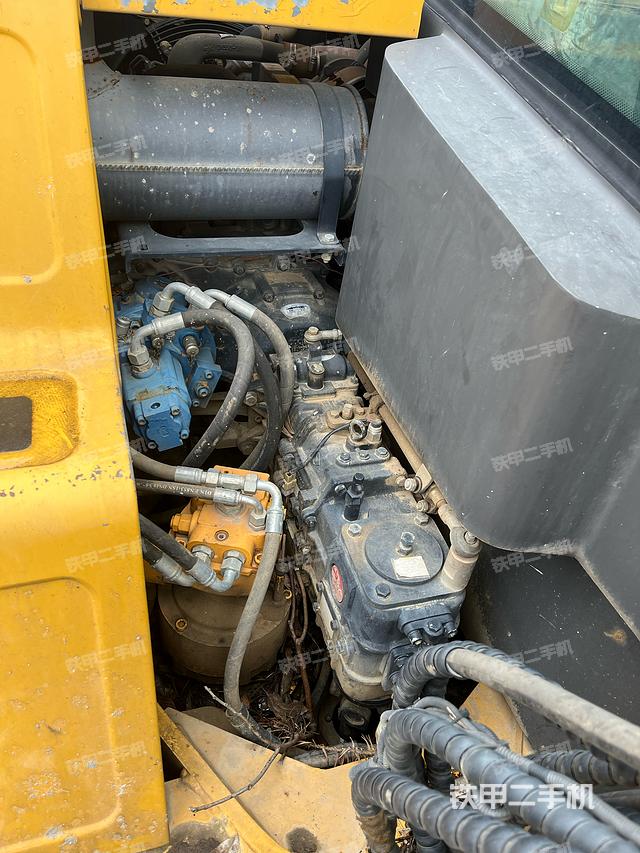 回转马达和主控阀（整机外观）