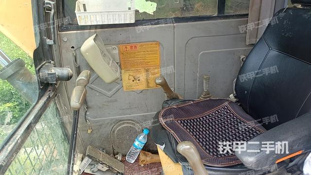 驾驶室整体(整机外观) 驾驶室整体(整机外观)