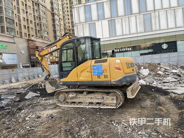 驾驶室顶部(整机外观) 驾驶室顶部(整机外观)