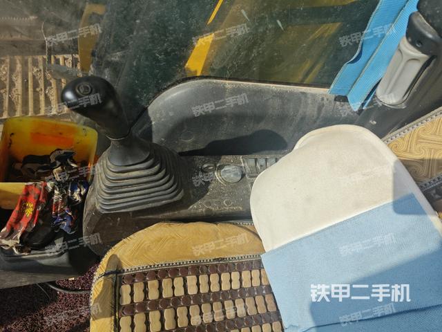 座椅右侧控制台/钥匙门/油门/含右手柄（驾驶室部分）